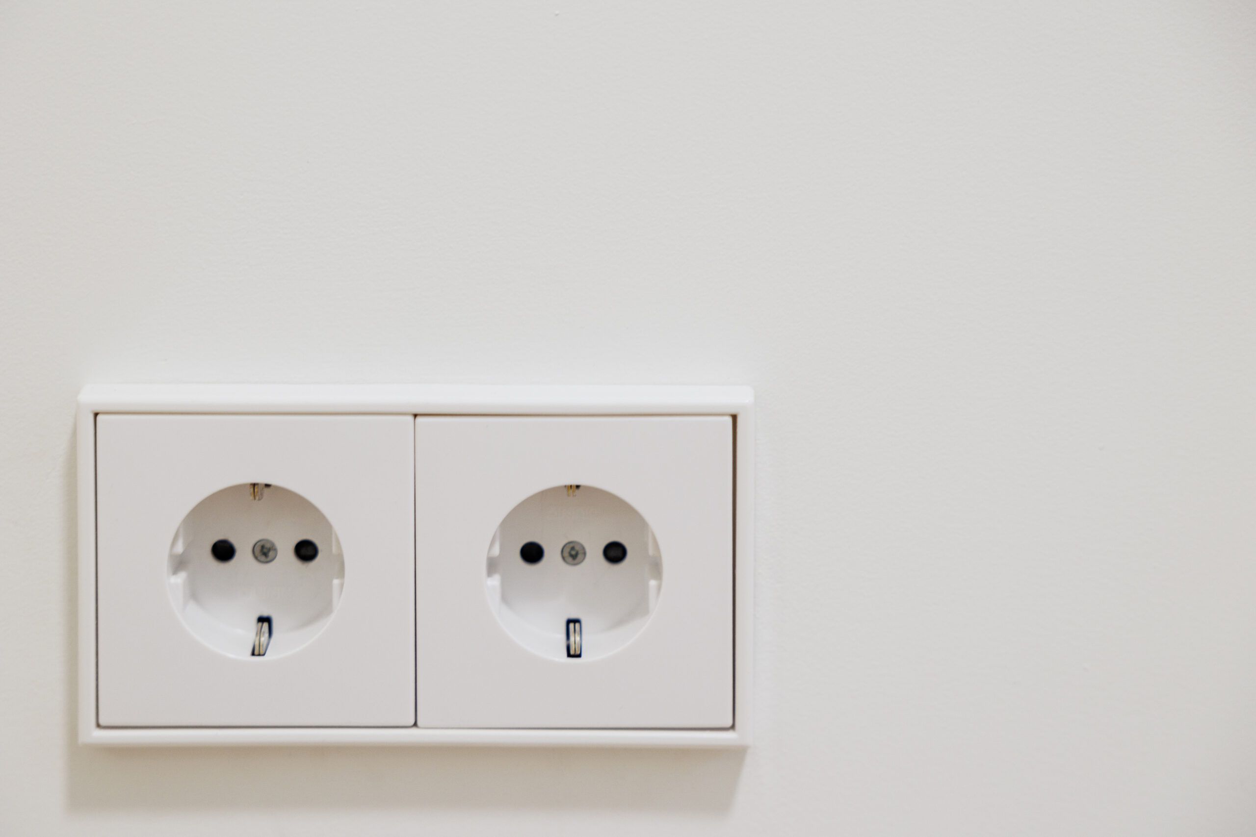 ¿Cuántos enchufes necesitas? Guía para planificar la instalación eléctrica de una vivienda