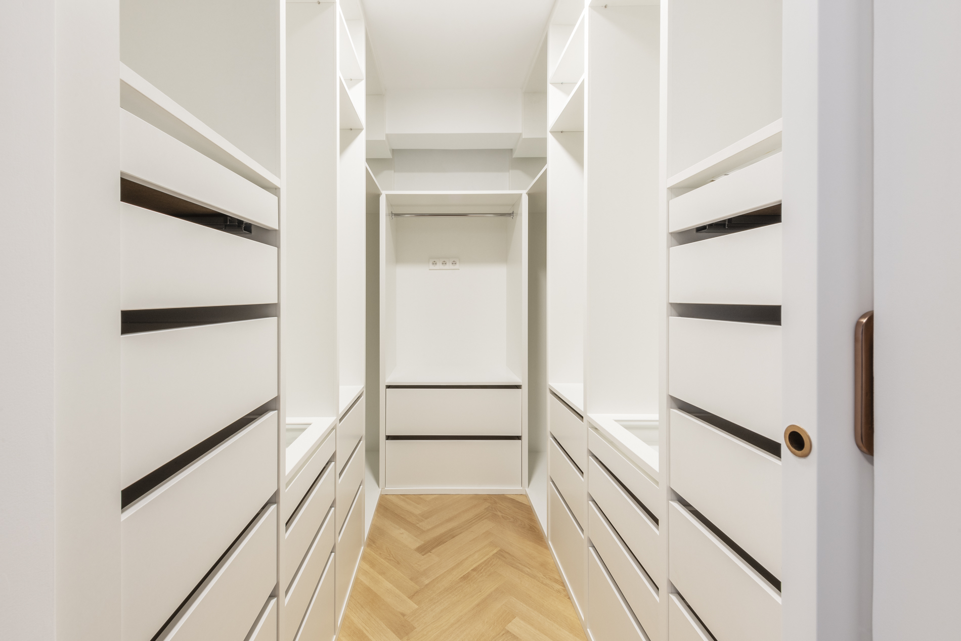 Cómo diseñar un vestidor cuando hay poco espacio